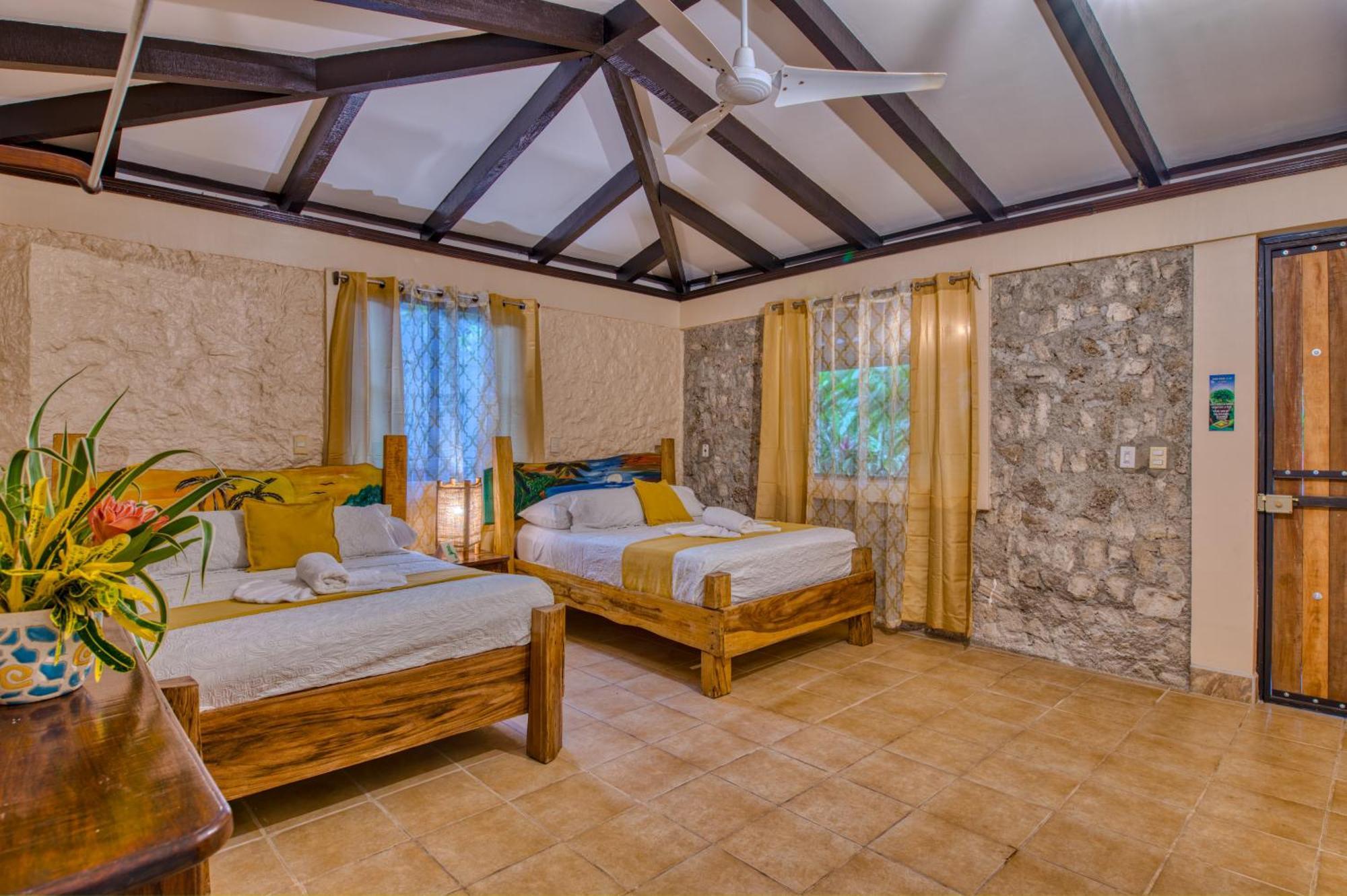 Atlantida Lodge Cahuita Eksteriør billede