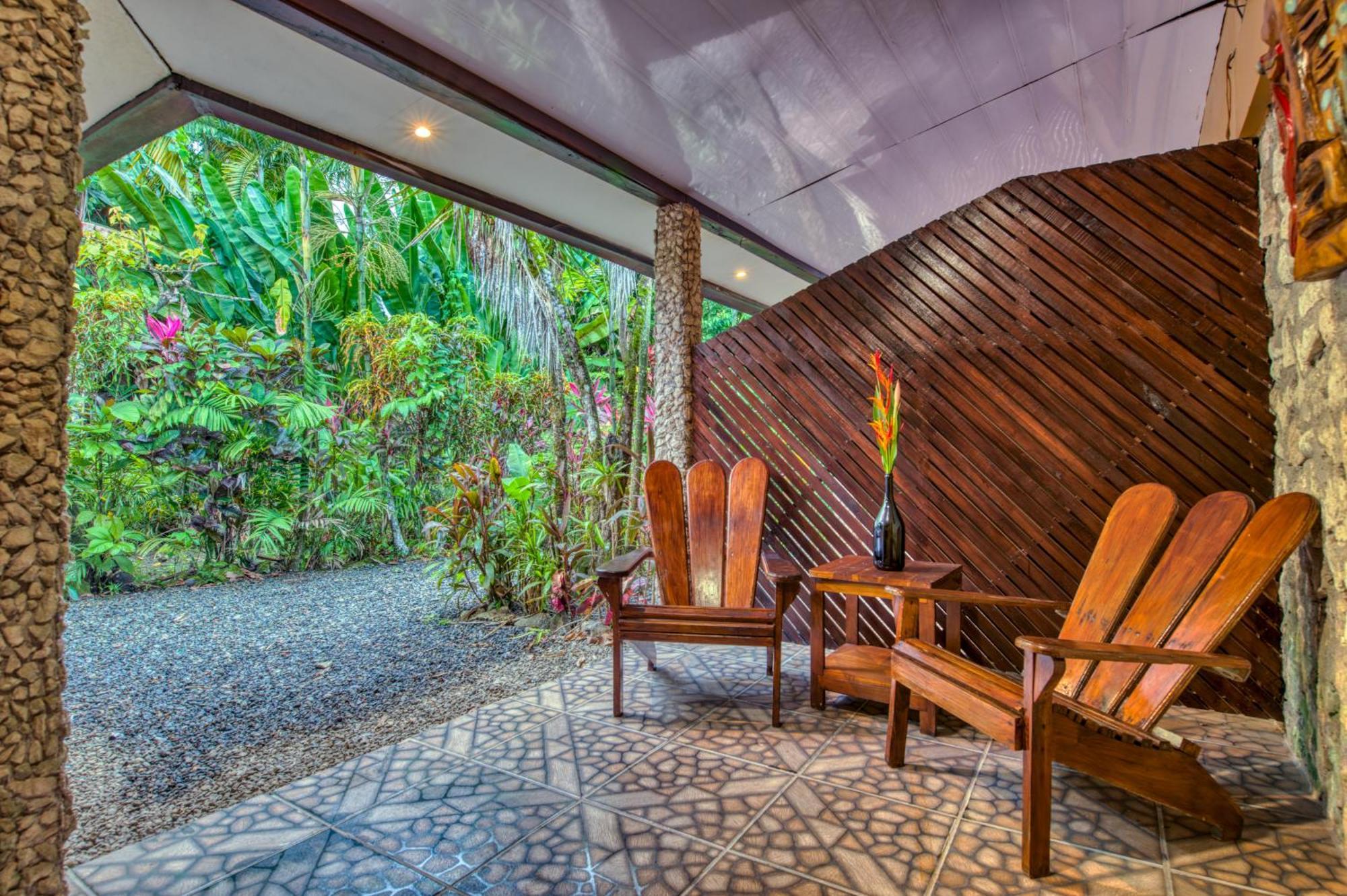 Atlantida Lodge Cahuita Eksteriør billede