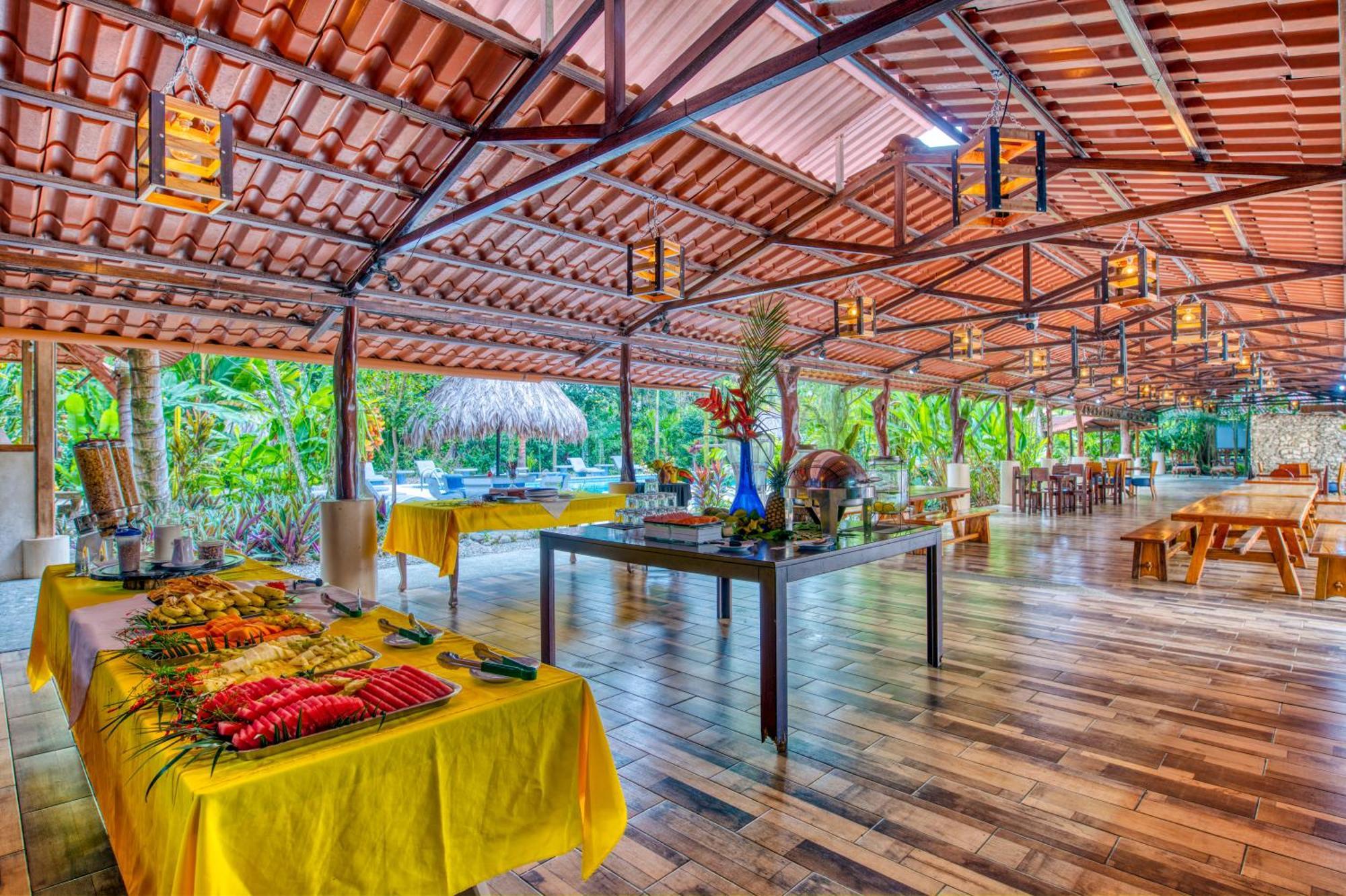 Atlantida Lodge Cahuita Eksteriør billede