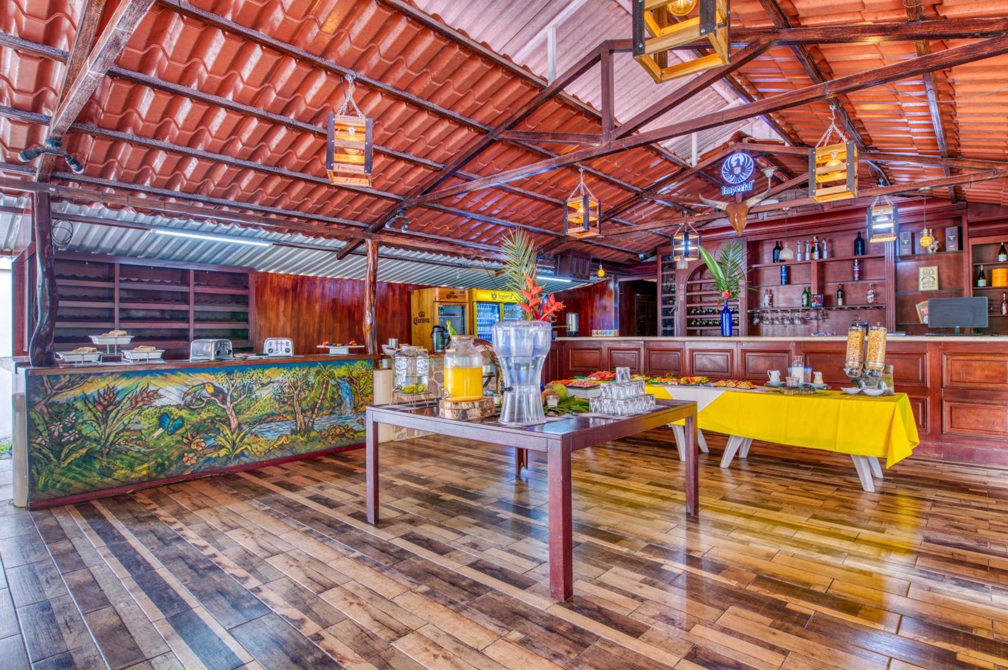 Atlantida Lodge Cahuita Eksteriør billede
