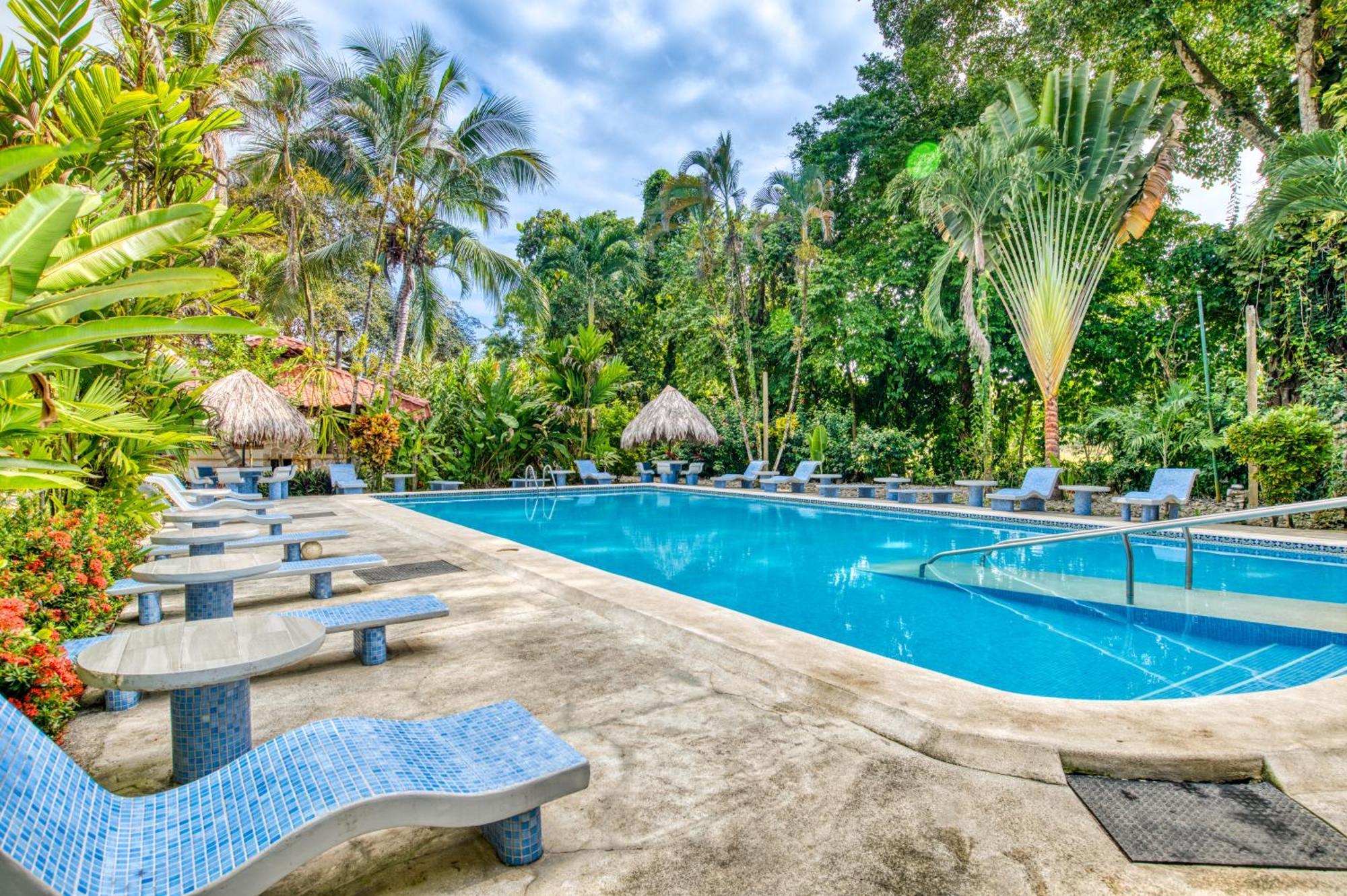 Atlantida Lodge Cahuita Eksteriør billede
