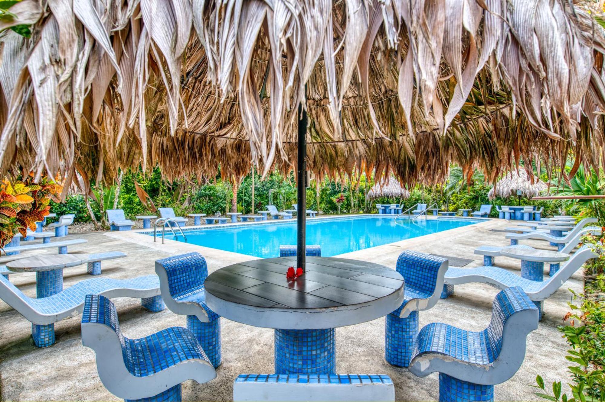 Atlantida Lodge Cahuita Eksteriør billede