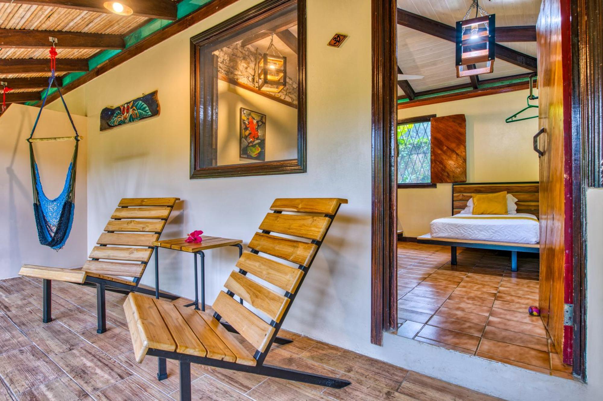 Atlantida Lodge Cahuita Eksteriør billede
