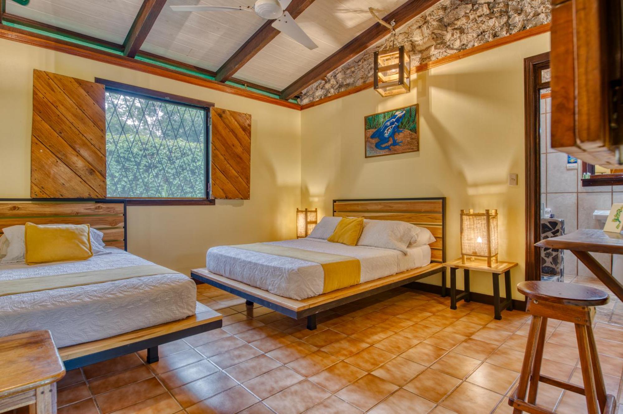 Atlantida Lodge Cahuita Eksteriør billede