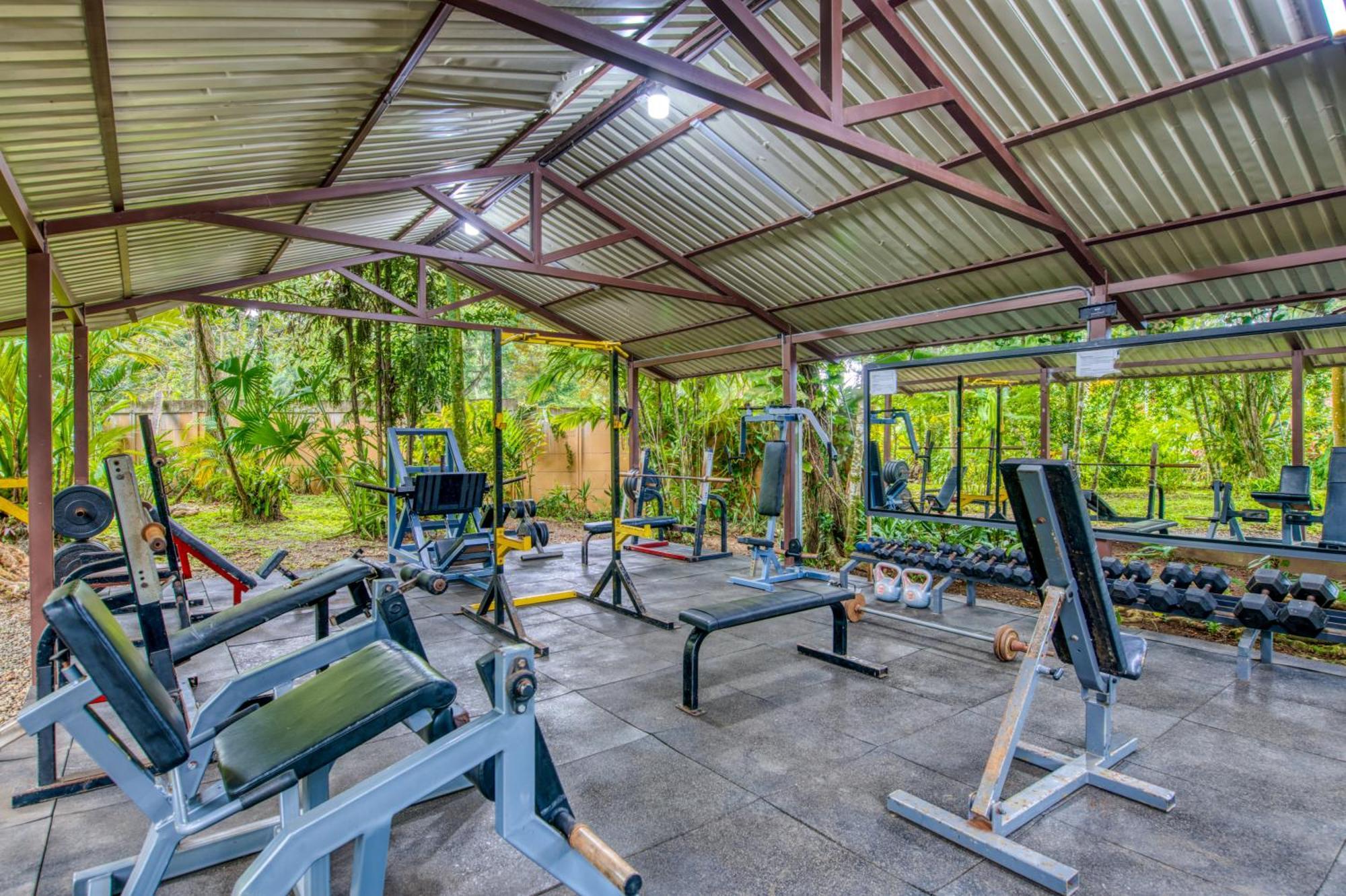 Atlantida Lodge Cahuita Eksteriør billede