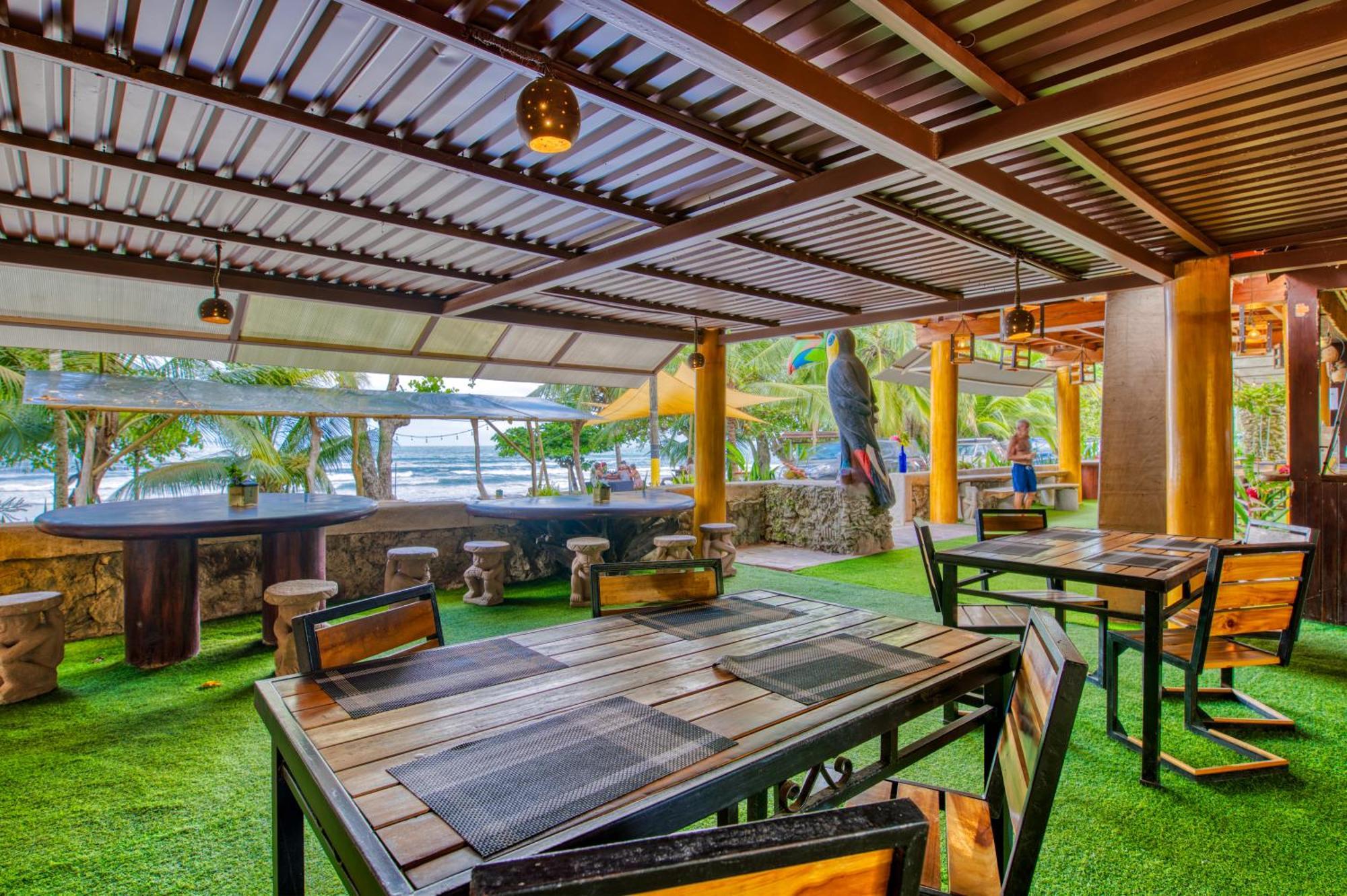 Atlantida Lodge Cahuita Eksteriør billede