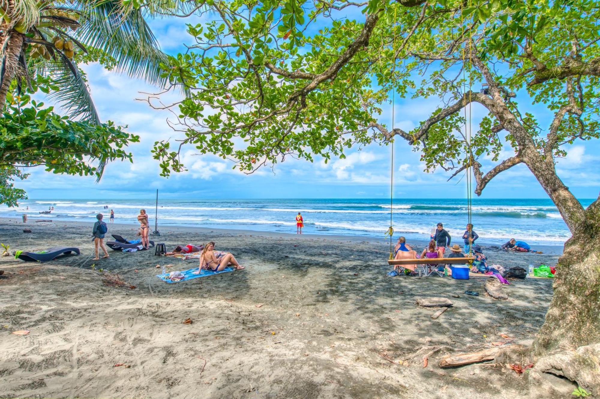 Atlantida Lodge Cahuita Eksteriør billede