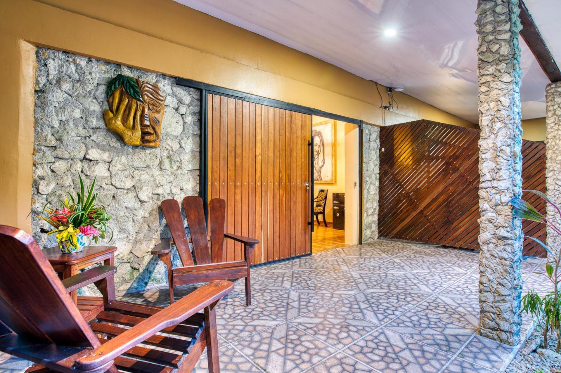 Atlantida Lodge Cahuita Eksteriør billede