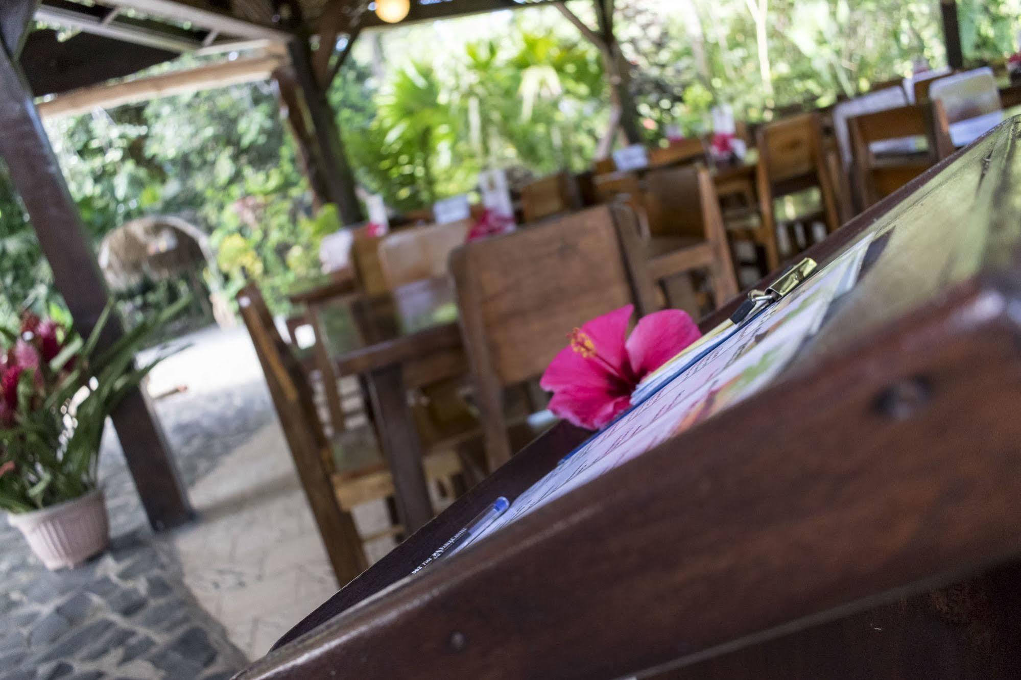 Atlantida Lodge Cahuita Eksteriør billede