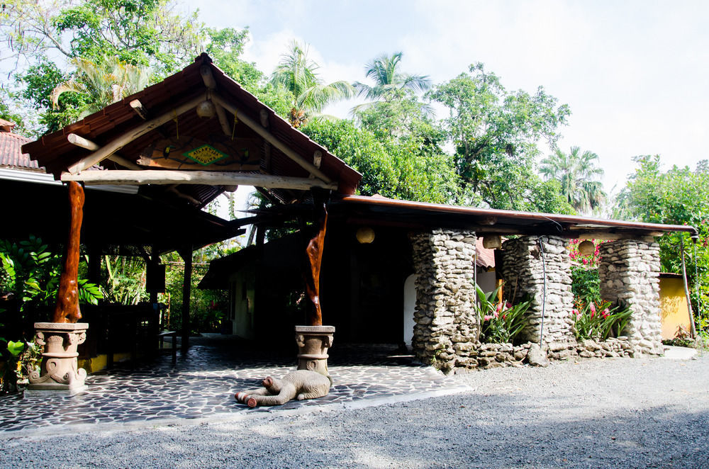 Atlantida Lodge Cahuita Eksteriør billede