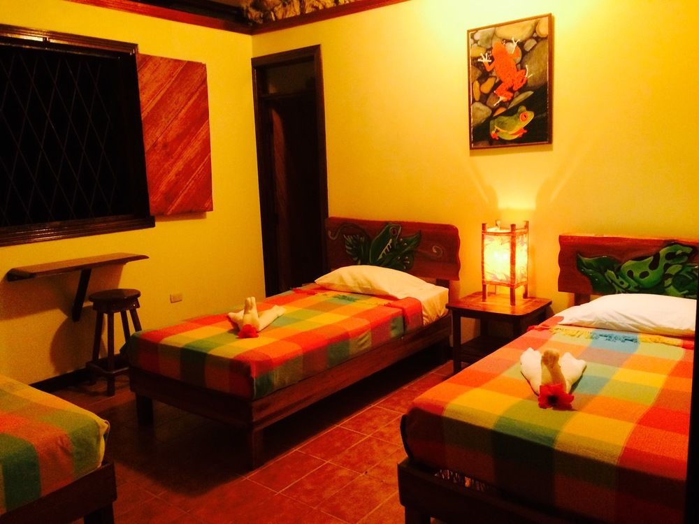 Atlantida Lodge Cahuita Eksteriør billede