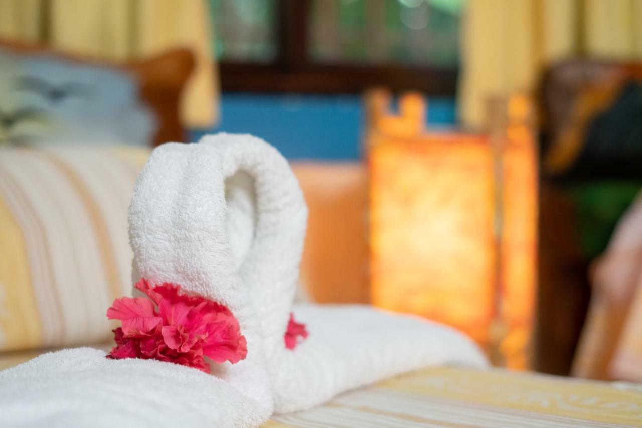 Atlantida Lodge Cahuita Eksteriør billede